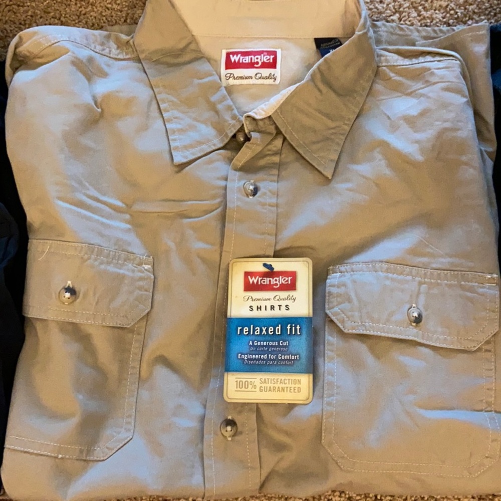Wrangler Button Up Dress shirt